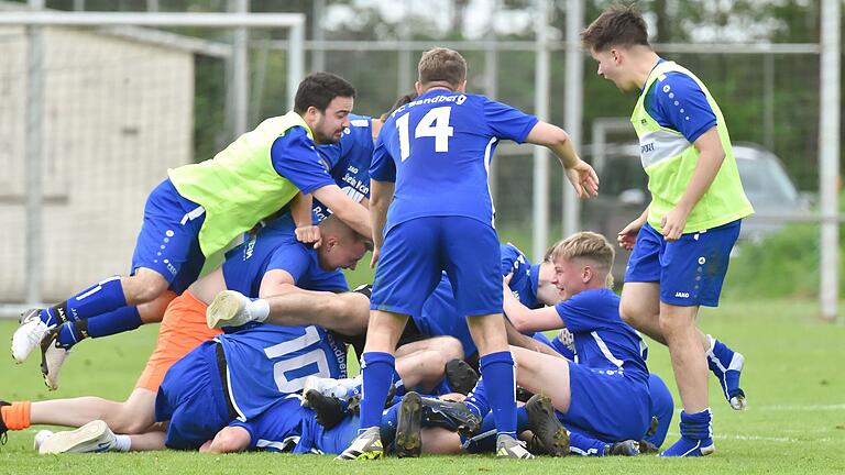 Nach dem Gewinn der Meisterschaft in der A-Klasse Rhön 3 spielen die Fußballer des FC Sandberg in der kommenden Saison in der Kreisklasse Rhön 1 und treffen dort unter anderem auf die SG Waldberg/Stangenroth.