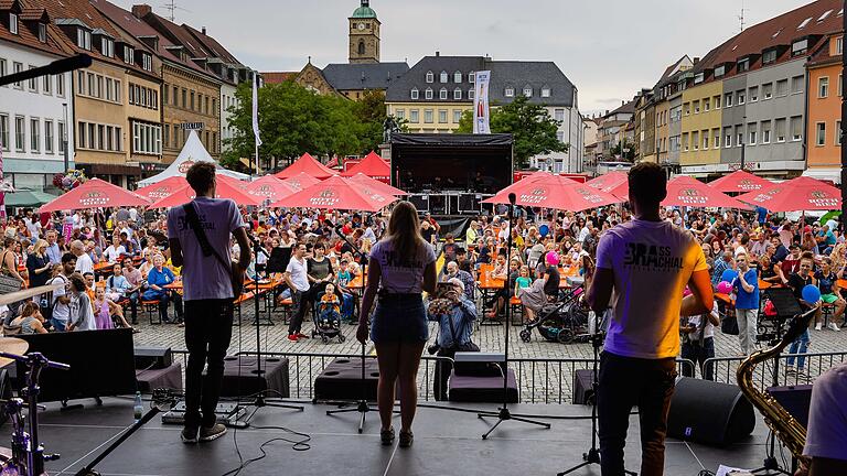 Das Stadtfest in Schweinfurt hat viel zu bieten. Nicht nur am Marktplatz wie auf unserem Foto vom letzten Jahr. Das Stadtfest in Schweinfurt hat viel zu bieten. Nicht nur am Marktplatz wie auf unserem Foto vom letzten Jahr.