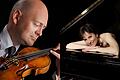 “Lieben Sie Oper?” Am Samstag, 16. November, ab 19.30 Uhr spielt der fränkische Teufelsgeiger Florian Meierott zusammen mit seiner Pianistin Iris Schmid die berühmtesten Opernmelodien bearbeitet für Violine und Klavier. Von Carmen über Tannhäuser bis hin zur verkauften Braut - die bekannten Melodien verzaubern und lassen alle Opern- und Klassikfans auf ihre Kosten kommen, so der Veranstalter in der Ankündigung. Das Konzert findet in der Rathausdiele im ersten Stock des Marktbreiter Rathauses statt. Kartenreservierung (Karte kostet 20 Euro für Erwachsene) über das Konzertbüro Meierott, Tel.: (0171) 4567463 oder per Mail an mail@meierott.de