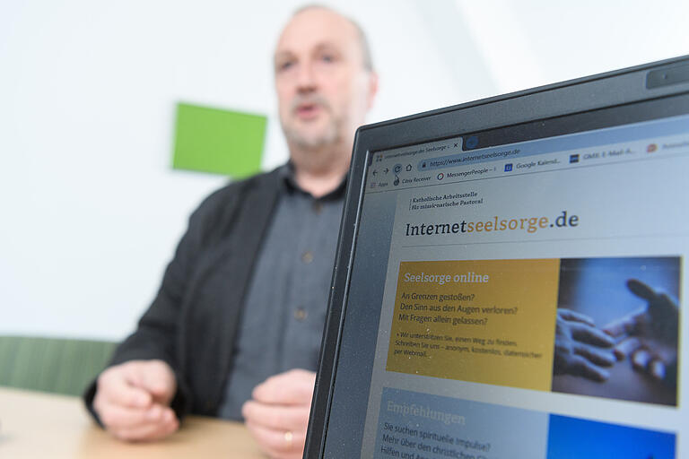 Wer Fragen zu seinem Leben und Glauben hat, über Schwierigkeiten und Probleme mit jemandem in Kontakt kommen möchten, kann sich auf dem Portal internetseelsorge.de direkt an Seelsorger aus mehreren deutschen Bistümern wenden. Wer Fragen zu seinem Leben und Glauben hat, über Schwierigkeiten und Probleme mit jemandem in Kontakt kommen möchten, kann sich auf dem Portal internetseelsorge.de direkt an Seelsorger aus mehreren deutschen Bistümern wenden. 