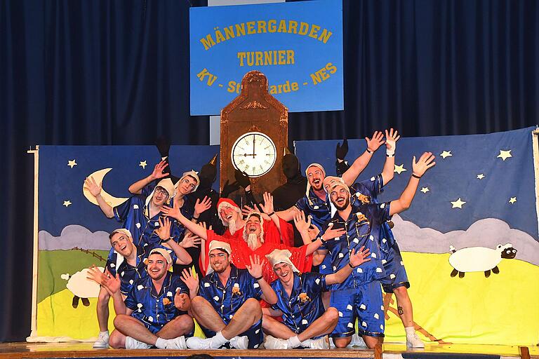 Die Jury überzeugte der Tanz 'Der Sandmann kommt – Zeit zum Schlafen' des Faschingsvereins 'Lengfurter Schnagge' auf ganzer Linie. Sie gewannen die Neuauflage der einst legendären Männergarden-Turniere in der Gartenstadt. Die Jury überzeugte der Tanz 'Der Sandmann kommt – Zeit zum Schlafen' des Faschingsvereins 'Lengfurter Schnagge' auf ganzer Linie. Sie gewannen die Neuauflage der einst legendären Männergarden-Turniere in der Gartenstadt.