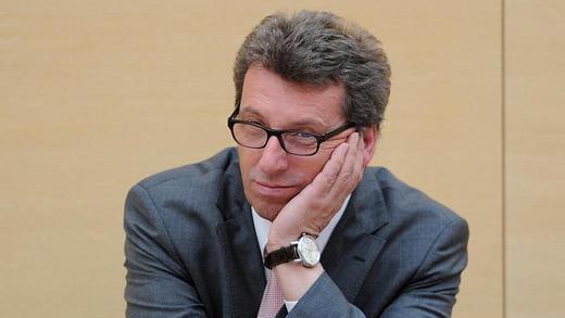 Ex-CSU-Fraktionschef Schmid       -  Der ehemalige CSU-Fraktionsvorsitzende Georg Schmid wird angeklagt. Foto: Andreas Gebert/Archiv