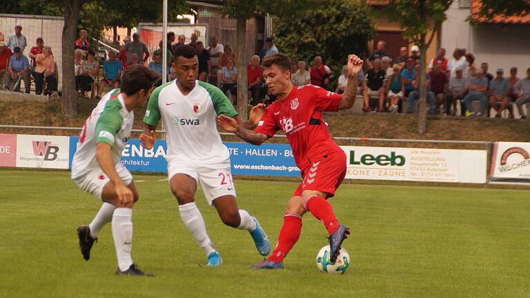 Im Hinspiel hatte der TSV Aubstadt mit Ingo Feser (rechts) den FC Augsburg II mit 2:1 geschlagen.