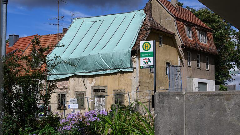 Das 'Schmitts Mary Haus' ist nur eines von vielen Grundstücken im Sanierungsgebiet 'Mühlbach/Bad Neuhaus', welches im Besitz des Rhön-Klinikums ist.&nbsp;