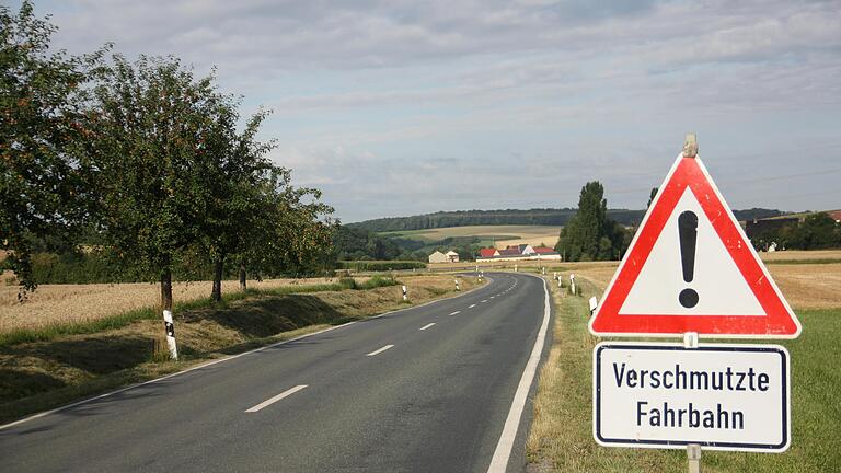 Die geplante Linksabbiegerspur auf der Staatsstraße soll von Frankenwinheim kommend 500 Meter lang sein. Die geplante Linksabbiegerspur auf der Staatsstraße soll von Frankenwinheim kommend 500 Meter lang sein.