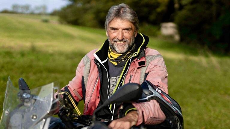 Dieter Schneider ist Initiator der Motorraddemos für die Depressionshilfe unter dem Namen Fellows Ride. Dieter Schneider ist Initiator der Motorraddemos für die Depressionshilfe unter dem Namen Fellows Ride.