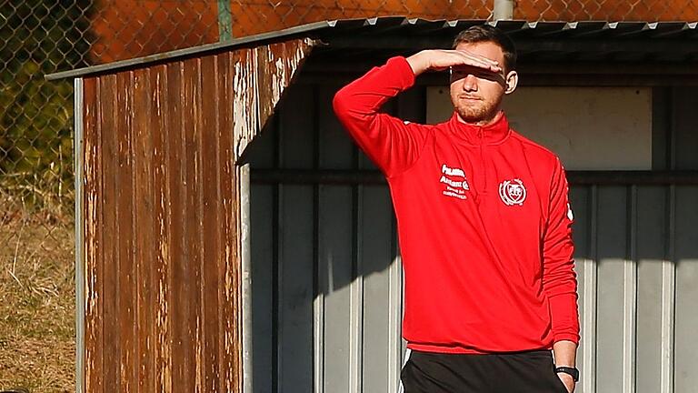 Land in Sicht? Für Benjamin Freund und die FT Schweinfurt II hat sich durch den Schwarzacher Bezirksliga-Rückzug die Situation im Kampf um den Klassenerhalt leicht verbessert.
