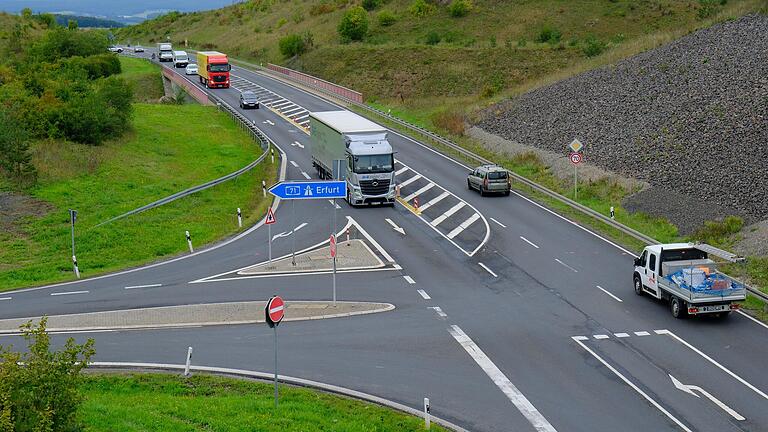 Die Anschlussstellen des Autobahnzubringers zur A71 bei Bad Neustadt bekommen eine Ampelanlage.&nbsp;