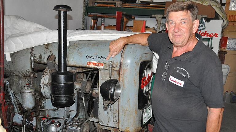 Georg Lindner besitzt mehr als 20 Oldtimer-Traktoren, hier im Bild mit&nbsp;einem seiner Eicher-Oldtimer