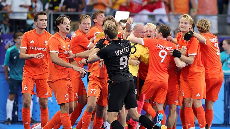 Paris 2024 - Hockey-Finale       -  Nach dem Abpfiff kommt es zu einem Handgemenge.