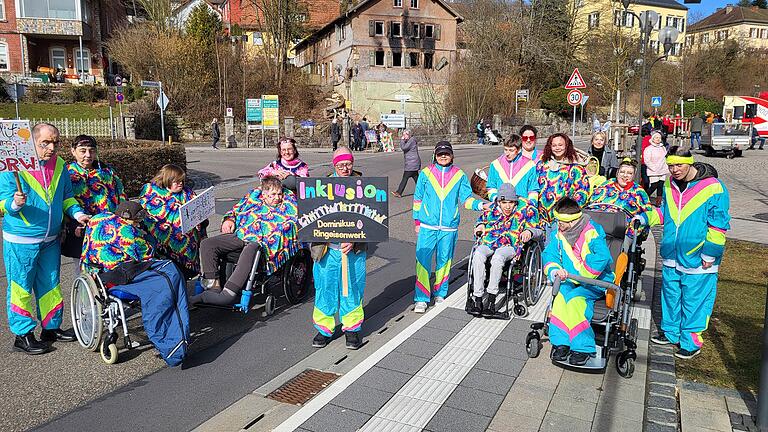 Inklusion beim Faschingszug: Bewohnerinnen und Bewohner des Dominikus-Ringeisenwerks feierten fröhlich mit. - Inklusion beim Faschingszug: Bewohnerinnen und Bewohner des Dominikus-Ringeisenwerks feierten fröhlich mit. Inklusion beim Faschingszug: Bewohnerinnen und Bewohner des Dominikus-Ringeisenwerks feierten fröhlich mit. - Inklusion beim Faschingszug: Bewohnerinnen und Bewohner des Dominikus-Ringeisenwerks feierten fröhlich mit.