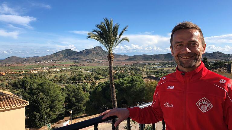 Michael Schiele: &bdquo;Ich will bleiben, wie ich bin&ldquo;       -  Michael Schiele, der Chefcoach des Fußball-Drittligisten FC Würzburger Kickers, im Trainingslager in La Manga.