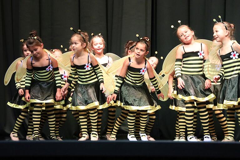 Schon die KLeinsten finden ihren altersgemäßen Platz im Training und bei Aufführungen von &quot;Joy of Ballett&quot;.