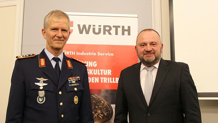 Referent Generalleutnant Martin Schelleis mit Rainer Bürkert, Mitglied der Konzernführung der Würth-Gruppe.