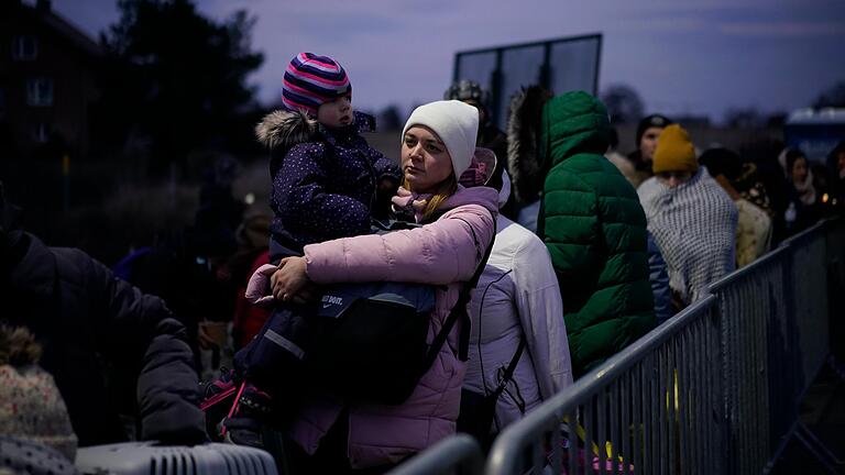 Auf der Flucht vor dem Krieg kommen immer mehr Menschen aus der Ukraine nach Deutschland - oft nur mit dem, was sie tragen können.