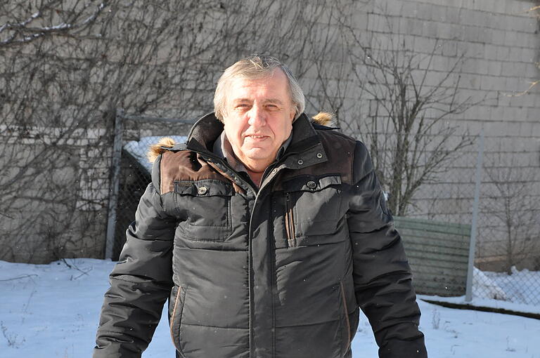  'Als Kinder sind wir von den Hausdächern in den Schnee gesprungen und sind bis zur Brust eingesunken. Und darunter war noch mehr Schnee.' Alexander Sperling erzählt von seiner Kindheit in Sibirien. 'Als Kinder sind wir von den Hausdächern in den Schnee gesprungen und sind bis zur Brust eingesunken. Und darunter war noch mehr Schnee.' Alexander Sperling erzählt von seiner Kindheit in Sibirien.