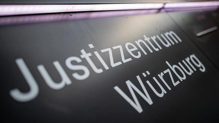 Am Landgericht Würzburg hat der Prozess gegen einen 45-Jährigen begonnen, der Ende 2020 im Landkreis Würzburg einen großen Polizeieinsatz ausgelöst hatte.&nbsp;&nbsp;