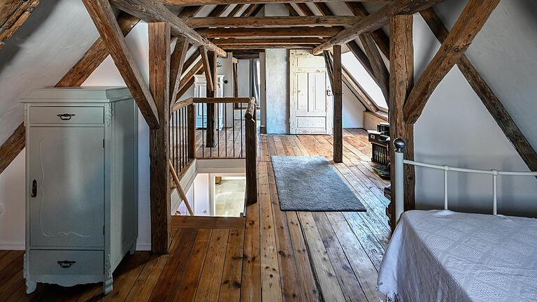 Das Fränkische Cottage der Familie Scheller in Mainbernheim ist Teil von Albergo Diffuso. Blick in den ersten Stock des Häuschens.