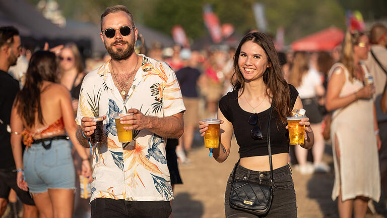 Tanzinsel Gemünden       -  Mehrere Tausend Menschen besuchen am Samstag (24.08.24) das Tanzinsel Open Air in Gemünden am Main (Landkreis Main-Spessart).