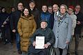 Viele Gratulanten am 100. Geburtstag von Erhard Schulz: Mit der Rettersheimer Blaskapelle gratulierten auch: (von links) Sohn Oskar Sch8ulz, Landrätin Sabine Sitter, Pfarrer Matthias Wolpert, CSU-Kreisvorsitzender und Landtagsabgeordneter Thorsten Schwab, CSU-Ortsvorsitzender Wolfgang Virnekäs, Bundestagsabgeordneter Alexander Hofmann, Bürgermeisterin Kerstin Deckenbrock, Tochter Rita Roth und Schwiegersohn Claus Roth.
