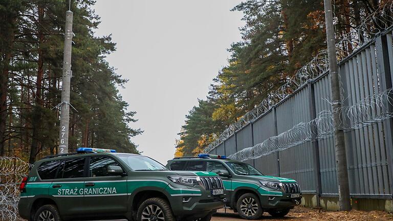 Bundesinnenministerin Faeser besucht Polens Grenze zu Belarus - Am Mittwoch hat Bundesinnenministerin Nancy Faeser (SPD) Polens Grenze zu Belarus besucht. Die EU wirft Russland vor, gezielt irreguläre Migranten über Belarus in die Europäische Union zu lotsen. Bundesinnenministerin Faeser besucht Polens Grenze zu Belarus - Am Mittwoch hat Bundesinnenministerin Nancy Faeser (SPD) Polens Grenze zu Belarus besucht. Die EU wirft Russland vor, gezielt irreguläre Migranten über Belarus in die Europäische Union zu lotsen.