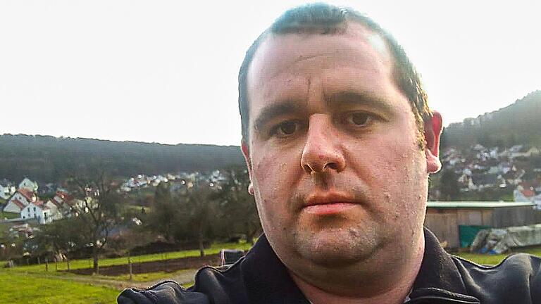 Bürgermeisterkandidat Christian Lang wählt für sein Selfie einen Blick auf die Spessartgemeinde Rechtenbach. Bürgermeisterkandidat Christian Lang wählt für sein Selfie einen Blick auf die Spessartgemeinde Rechtenbach.