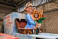 Richtfest Kölner Rosenmontagszug       -  Dieser Motivwagen soll beim diesjährigen Rosenmontagszug in Köln die Jecken erheitern.
