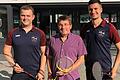 Der Vital-Sportverein (VSV) Würzburg mit (von links) Philipp Ströbel, dem Vereinsvorsitzenden Christoph Hoffmann und Trainer Nicolas Casado ist Gastgeber eines Badminton-Länderspiels in der tectake Arena.