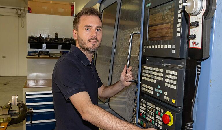 Simon Herold ist seit sechs Jahren als Konstrukteur bei SK Hydroautomation. Simon Herold ist seit sechs Jahren als Konstrukteur bei SK Hydroautomation.