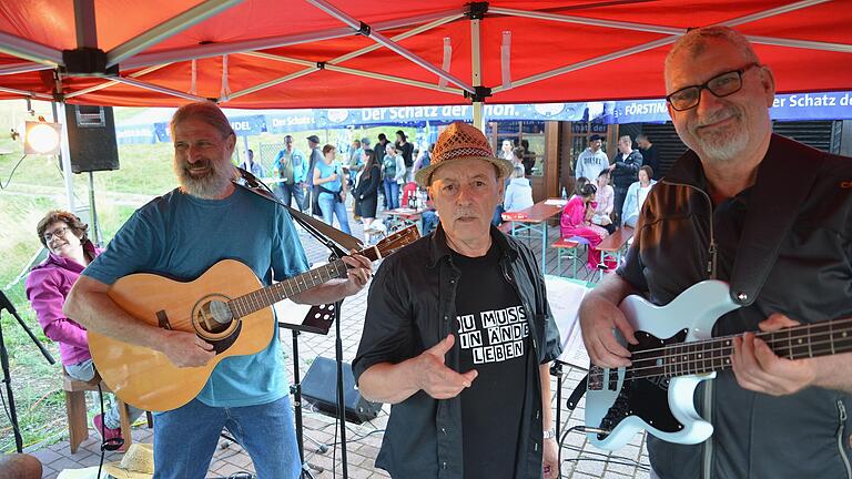 Richtig gute Rockklassiker mit Mother's houseband &amp; friends auf der Skihütte Frammersbach.