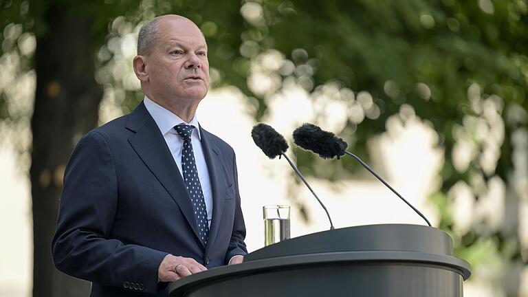Gedenken an Hitler-Attentat - Der Kanzler rief zum Einsatz für die Demokratie auf. Gedenken an Hitler-Attentat - Der Kanzler rief zum Einsatz für die Demokratie auf.