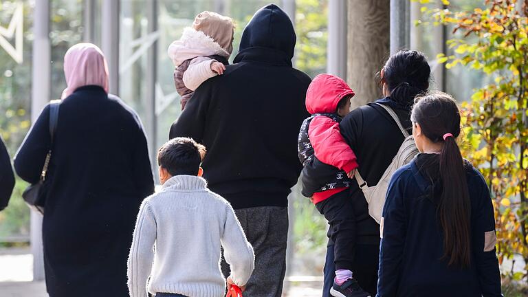 Flüchtlinge       -  Die Zahl der Abschiebungen steigt. (Archivbild)