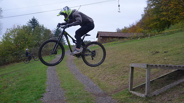 Furchtlos und gekonnt durch den Bikepark in Frammersbach.