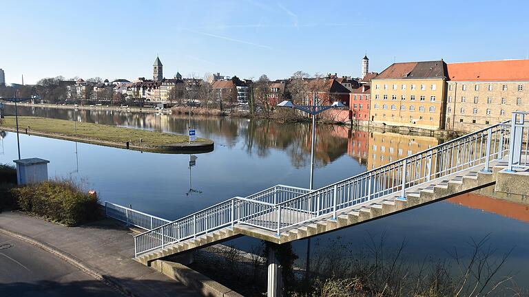 Der Main und Schweinfurt, das ist eine erfolgreiche Partnerschaft. Junge Leute halten sich gerne an Mainpromenade oder Stadtstrand auf. Was fehlt, ist ein öffentlicher Internetzugang.