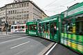 Zumindest für Würzburger Straßenbahn GmbH sollen jährliche Tariferhöhungen künftig verhindert werden. Im Bild der Straßenbahnverkehr an der Einmündung zur Kaiserstraße.