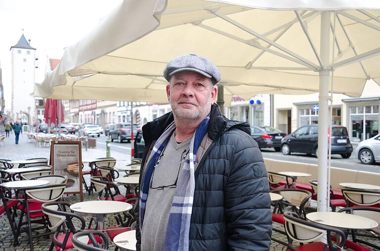 Dirk Stöhr erfreut sich an der Stadt Haßfurt. Dirk Stöhr erfreut sich an der Stadt Haßfurt.