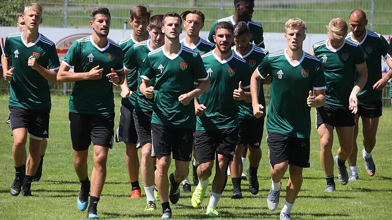 Volle Kraft voraus: Im Trainingslager ist aus dem rundum erneuerten Kader des FC 05 Schweinfurt bereits eine Mannschaft geworden.