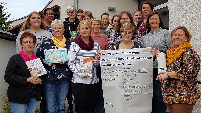 Eine Öko-Kids-Fortbildung fand zum Thema 'Plastik' im Kinderhaus in Niederlauer statt.