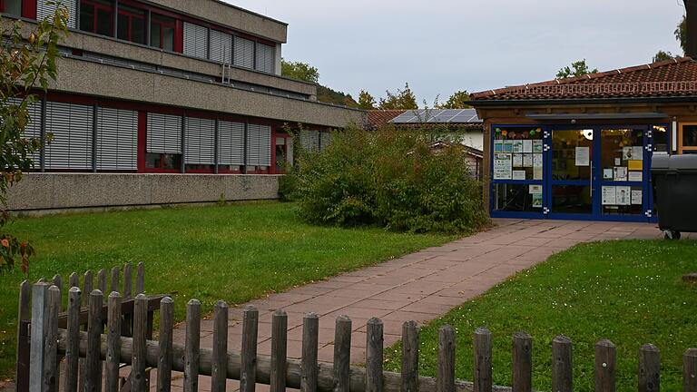 Zwischen Mittelschule und Kindergarten St. Martin sollen Container als Zwischenlösung zur Unterbringung von zwei Kleinkindergruppen aufgestellt werden.