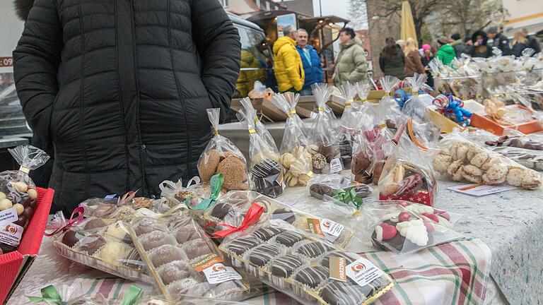 Handgemachte Pralinen und weitere exquisite Leckereien für Genießer, fanden sich auf dem Gemündener Novembermarkt. Handgemachte Pralinen und weitere exquisite Leckereien für Genießer, fanden sich auf dem Gemündener Novembermarkt.