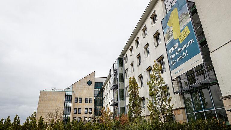 Immer mehr Kliniken in Bayern schreiben tiefrote Zahlen. Das Klinikum Würzburg Mitte bittet nun in Anträgen um kommunale Unterstützung, um die Millionenlöcher zu stopfen.