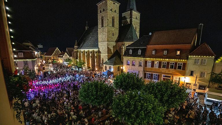 Das Weinfest in Gerolzhofen wird in einem der kommenden Jahre, voraussichtlich 2026 oder 2027, nicht auf dem Marktplatz stattfinden. Grund dafür sind die dortigen Sanierungsarbeiten. Das Weinfest in Gerolzhofen wird in einem der kommenden Jahre, voraussichtlich 2026 oder 2027, nicht auf dem Marktplatz stattfinden. Grund dafür sind die dortigen Sanierungsarbeiten.