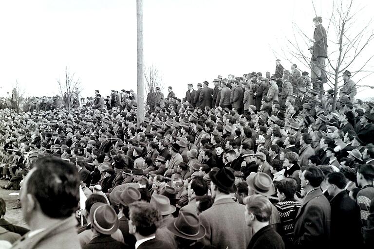 11.500 Schlachtenbummler sahen 1961 das Derby Haßfurt gegen Bamberg. Frauen gab es damals nur wenige in den Zuschauerreihen