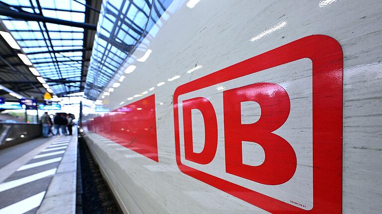 ICE der Deutschen Bahn       -  Die Pläne für höhere Stornogebühren der Deutschen Bahn gefallen dem Fahrgastverband Pro Bahn nicht.