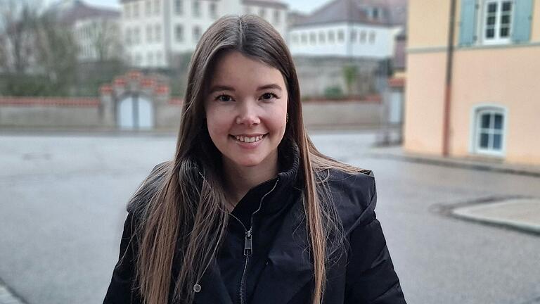 Anna Winkelmann (25) aus Theilheim begleitet ihre Oma ins Theater. Anna Winkelmann (25) aus Theilheim begleitet ihre Oma ins Theater.