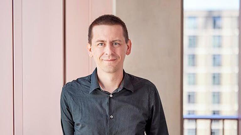 Bekanntgabe Nobelpreis 2024 – Chemie - Der US-amerikanische Forscher John Jumper erhält 2024 den Nobelpreis für Chemie für ein Programm zur Vorhersage komplexer Strukturen von Proteinen. Bekanntgabe Nobelpreis 2024 – Chemie - Der US-amerikanische Forscher John Jumper erhält 2024 den Nobelpreis für Chemie für ein Programm zur Vorhersage komplexer Strukturen von Proteinen.
