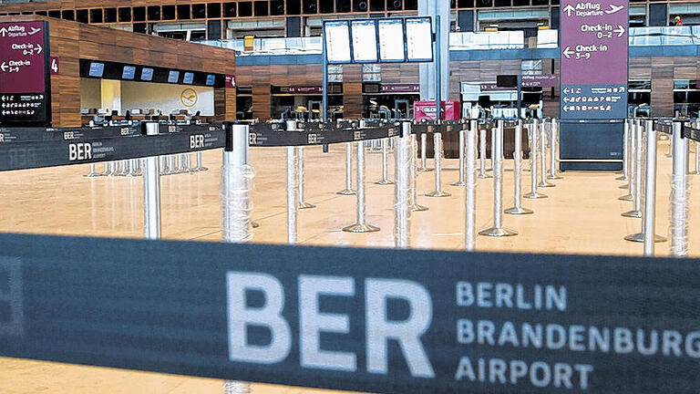 Empfangshalle des neuen Hauptstadtflughafens: Geht es nach Airport-Chef Hartmut Mehdorn, soll es möglichst bald eine Teileröffnung geben.Foto: dpa