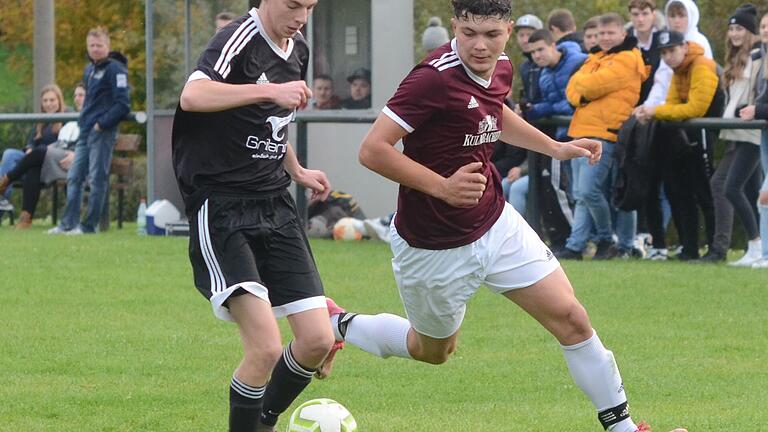 Auf die Treffsicherheit von Luca Weber (rechts, im Bild mit Yves Krumpholz vom FC Karsbach) konnten sie sich beim FV Stetten/Binsfeld-Müdesheim verlassen.