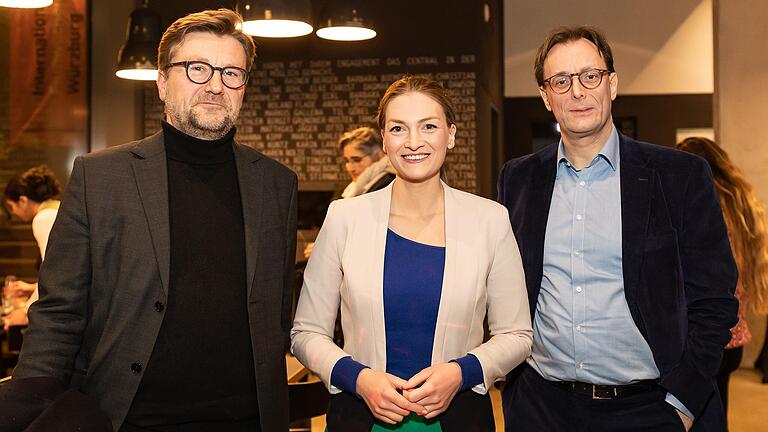 Achim Könneke (Kulturreferent der Stadt Würzburg), Staatsministerin Judith Gerlach und Florian Hoffmann (Vorstand der Filminitiative) bei der Eröffnung am Donnerstag (26.01.23) vom 49. Internationalem Filmwochenende im Kino Central auf dem Bürgerbräu-Gelände in Würzburg. Das Filmwochenende wurde von Staatsministerin Judith Gerlach eröffnet.