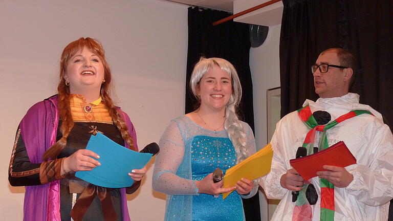 Unter dem Motto 'Mach dir die Welt, wie sie dir gefällt', brachte der Frauenbund-Fasching im Stammheimer Pfarrjugendheim ein abendfüllendes Programm auf die Bühne.